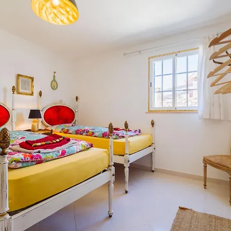 Casa Colorida Вила-ду-Биспо